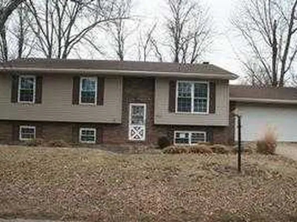 313 Goldenrod Ln, Swansea, IL 62226
