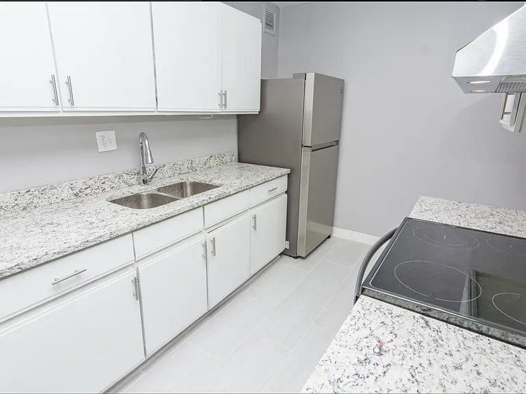 1962 E 71st Place — Photo 5