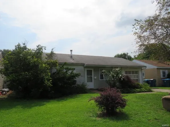 211 S 14th St, Wood River, IL 62095