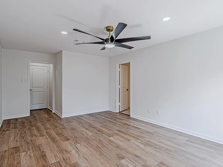 3406 Forest Village Dr — Photo 26