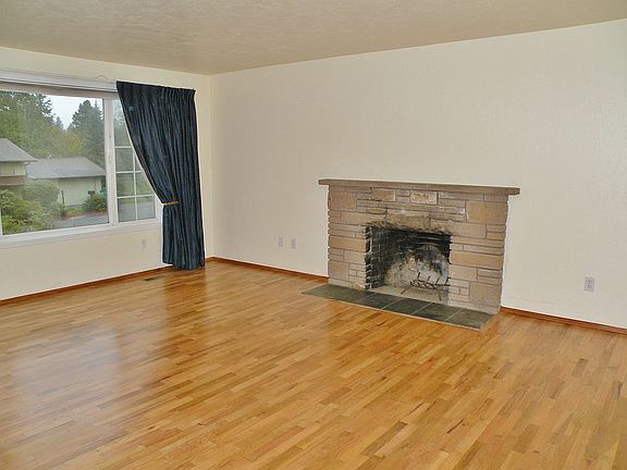 3rd image of 2321 Holly Ln SE