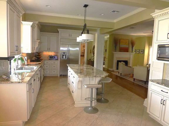 5th image of 2711 Bocage Ln
