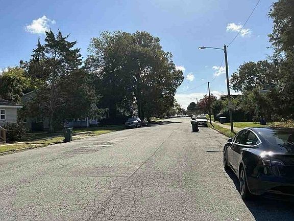 Exterior Neighborhood (street photo)