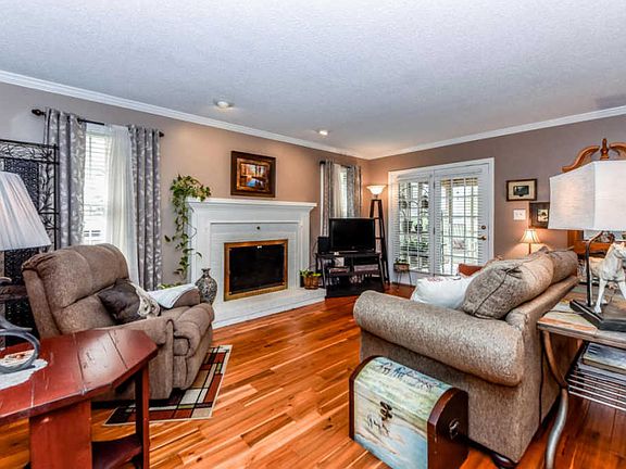 4th image of 903 Jamestown Way