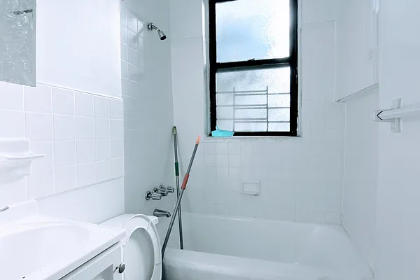 Rented by Voro, LLC | media 21