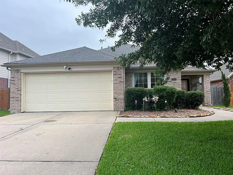 28106 Emma Gardens Ln — Photo 13