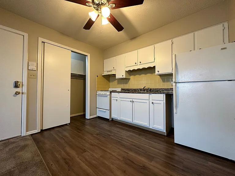 601 Bradley Dr — Photo 4