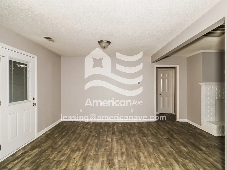 6915_002_wm_-_living_room_13256399.jpg