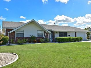 1215 Hacienda Dr, Sun City Center, FL 33573