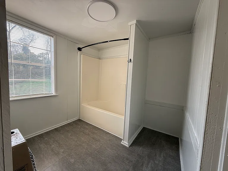 231 N Cotton St — Photo 11