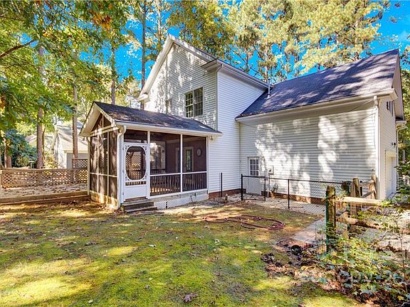 3rd image of 105 Wildiris Dr