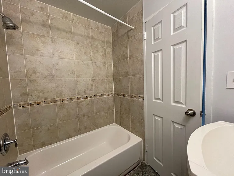 61 G St SW #B — Photo 25