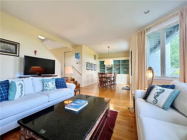 15 Hammersmith Rd #16A, Newport, RI 02840