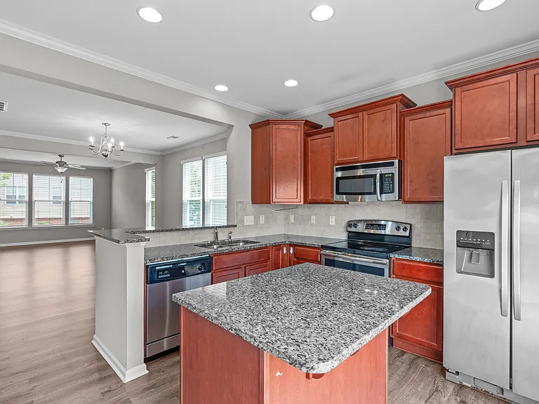 1001 Summerhouse Rd — Photo 3