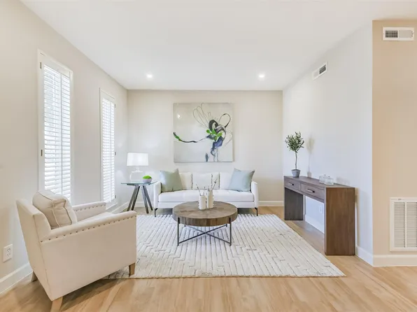 1300 Augusta Dr APT 24, Houston, TX 77057