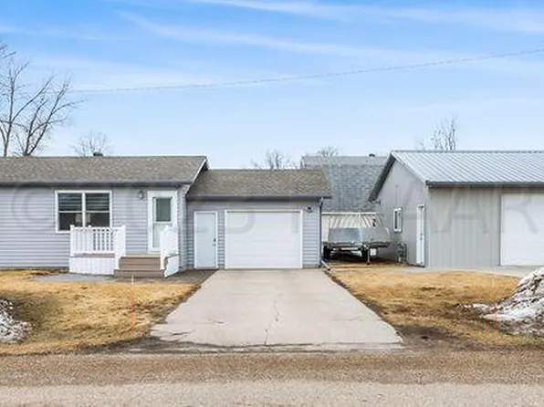 744 2nd St S, Casselton, ND 58012