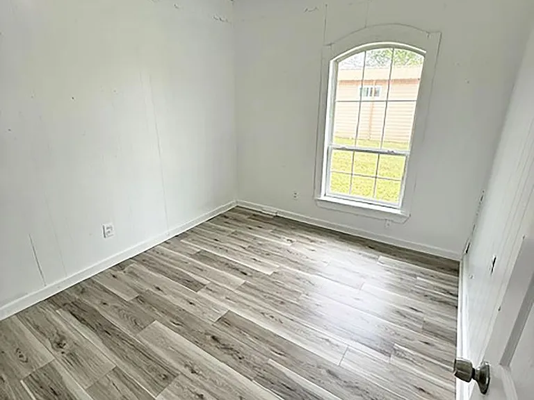108 W Walnut St — Photo 7