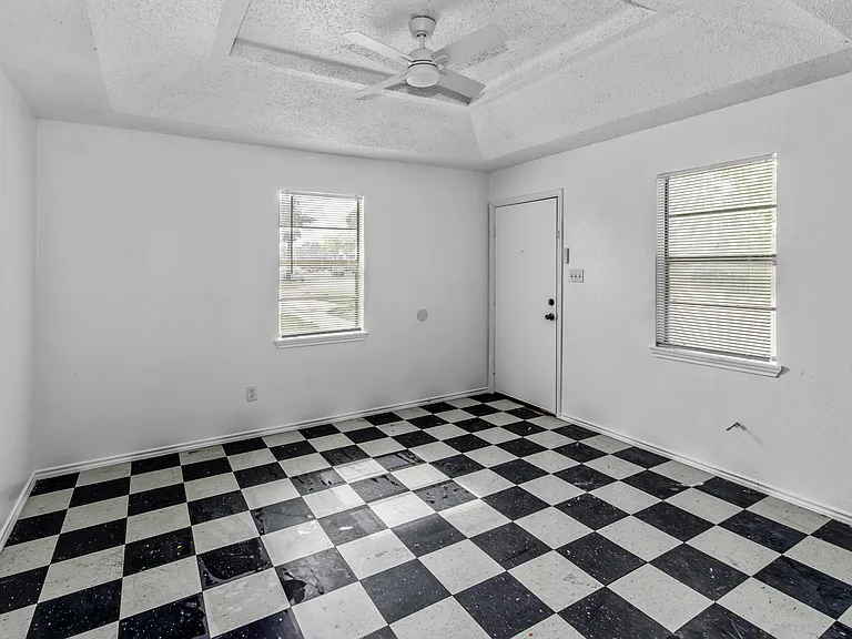601 N Saint Marie St #1 — Photo 4