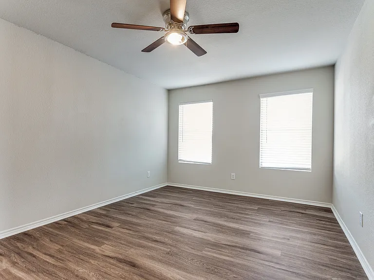 1145 Maplewood Ln — Photo 14