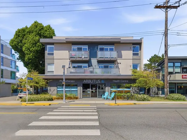 1515 Redfern St #303, Victoria, BC V8R 4X3