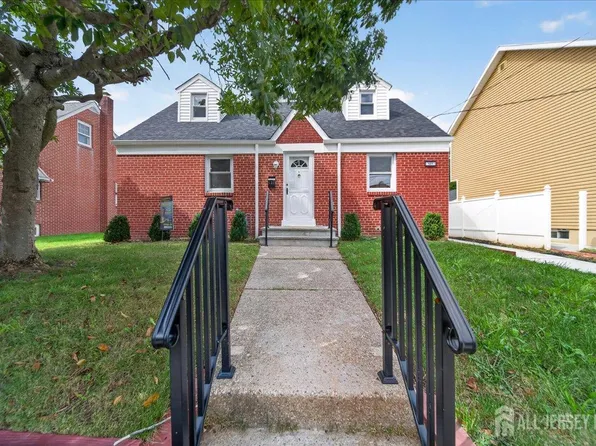 121 Dorothy St, Carteret, NJ 07008