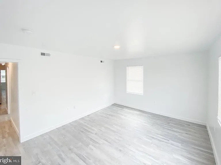1537 Kenilworth Ave NE — Photo 5