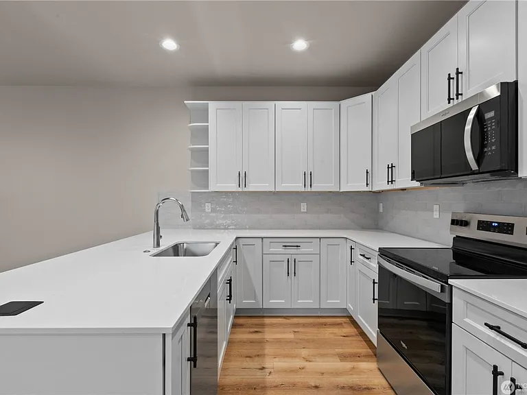 2201 Dejong Dr — Photo 20