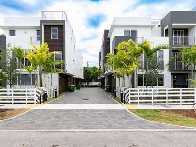 700 NE 14th Avenue #206, Fort Lauderdale, FL, 33304