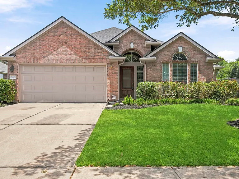 3907 Plum Hill Ln — Photo 1