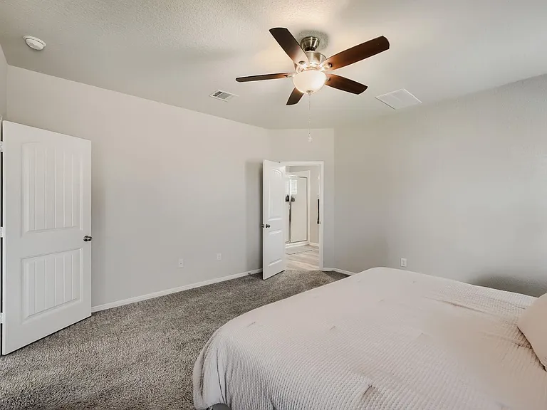 141 Marienfeld Ln — Photo 14