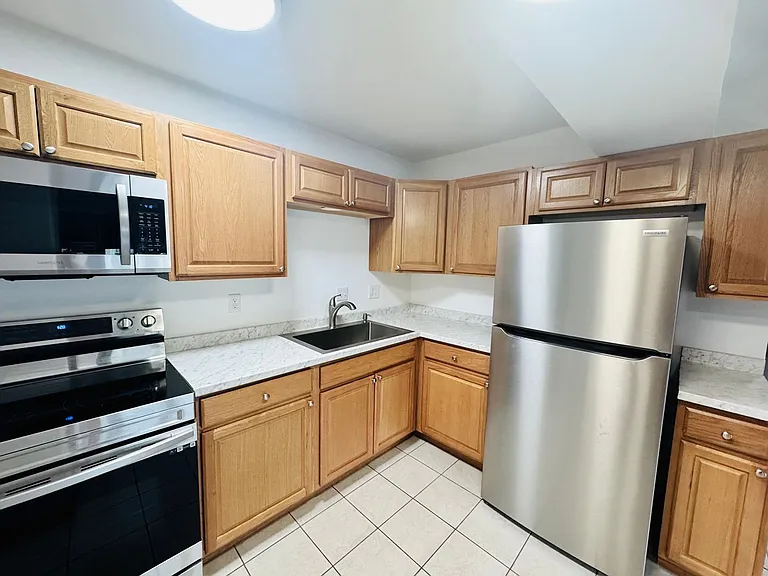700 Whitman St — Photo 7