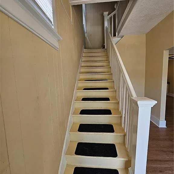 714 W 38th St — Photo 25