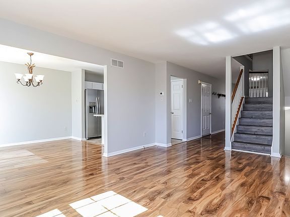 2nd image of 15 York St