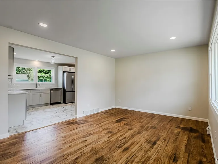 222 Wilber St — Photo 17