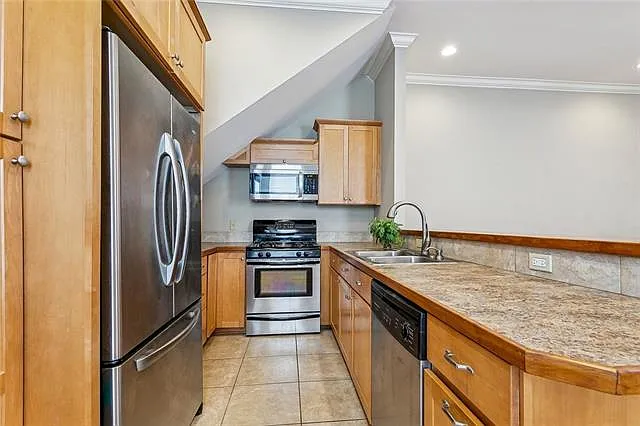 3 bed, 2.5 bath, 1370 sqft, $2,850 — Photo 4