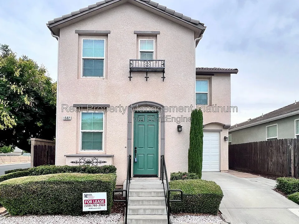 1502 N Reunion Way