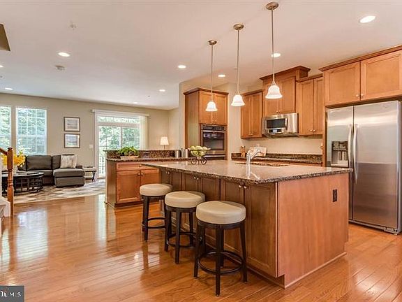 5th image of 4058 Glendale Way
