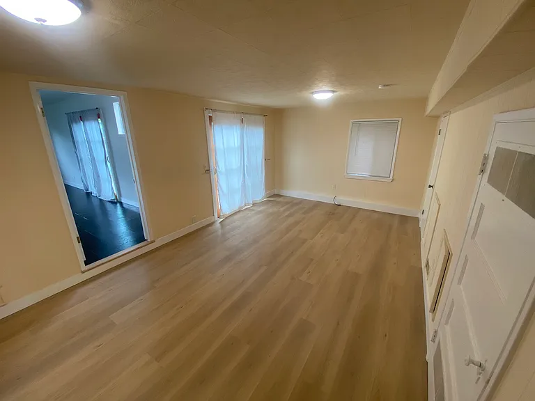 204 Haight Ave — Photo 17