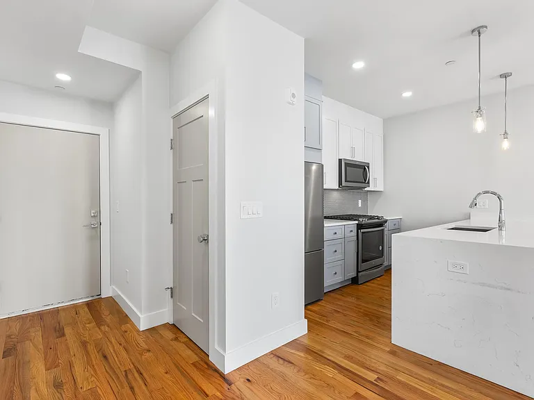 181 Bennington St #4 — Photo 3