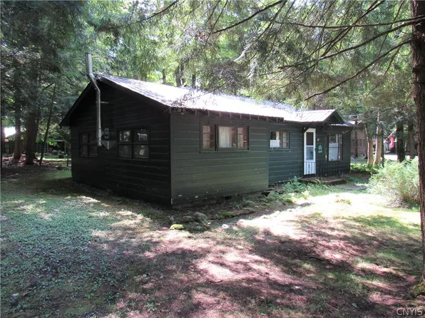 124 Lakeview Ave, Eagle Bay, NY 13331
