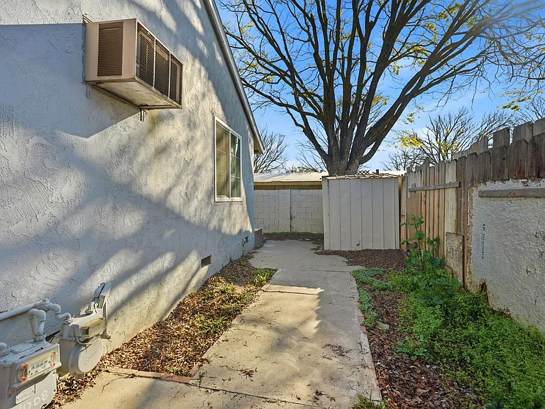 1008 Gemini Ct #2 — Photo 35