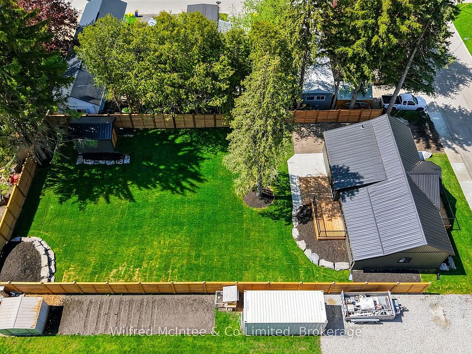 1st image of 550 Wellington St