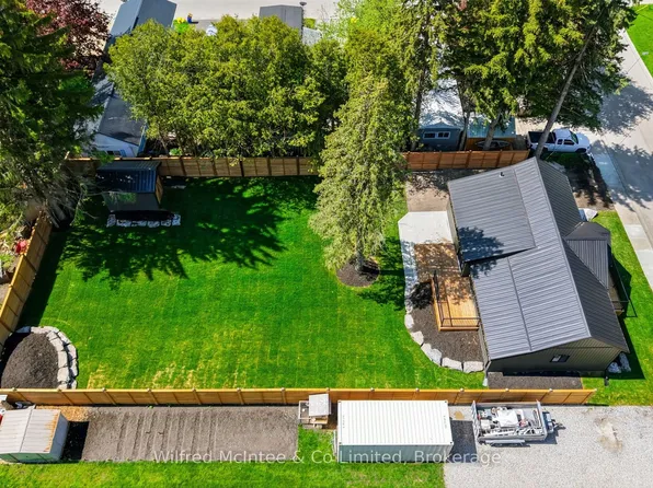 550 Wellington St, Minto, ON N0G 2P0