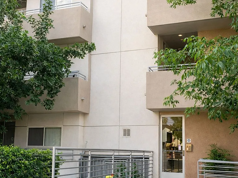 10756 Camarillo St — Photo 26