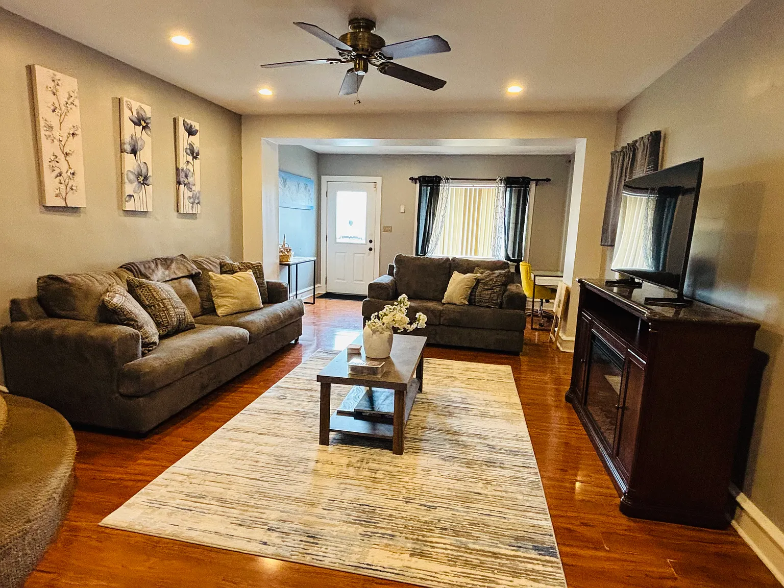 4 bed, 1.5 bath, 1400 sqft, $2,800 — Photo 3