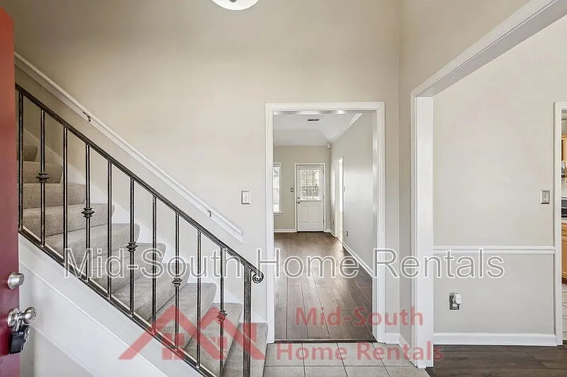 5 bed, 3.0 bath, 2305 sqft, $2,495 — Photo 4