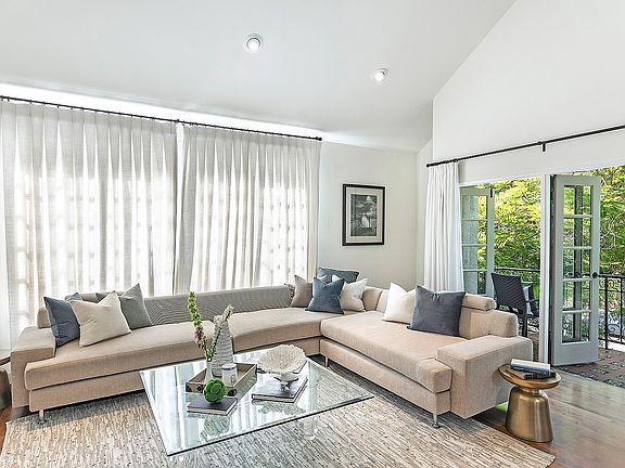 4th image of 1051 12th St APT 1