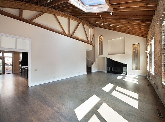2nd image of 2041 N Magnolia Ave APT D