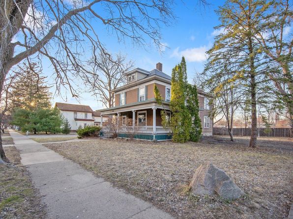 404 3rd St NW, Faribault, MN 55021