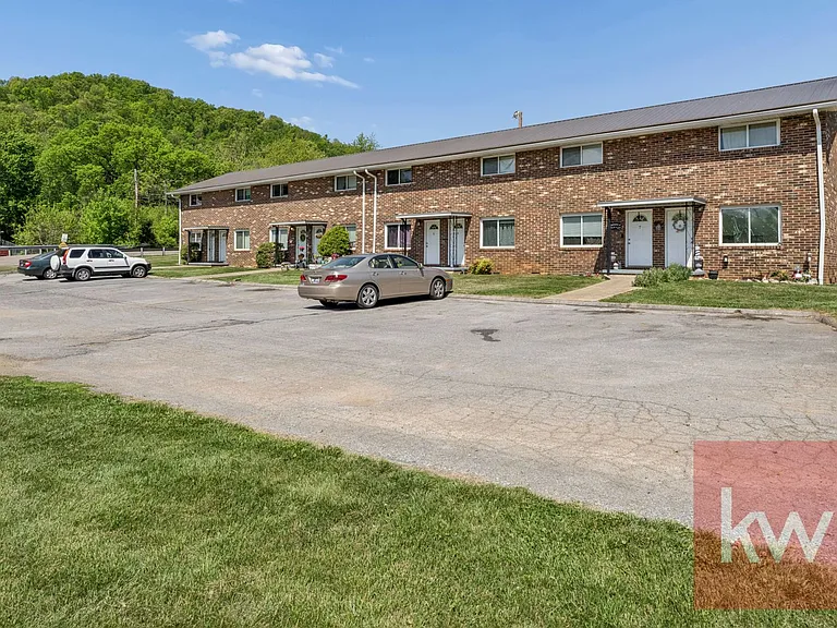 340 E Carters Valley Rd — Photo 34